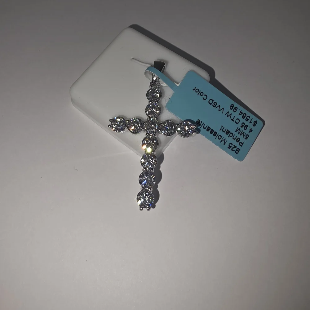 Watch Video / Sterling Silver 925 Moissanite Cross Pendant